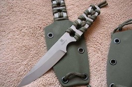 Neck Knife in RWL34 and paracord wrap